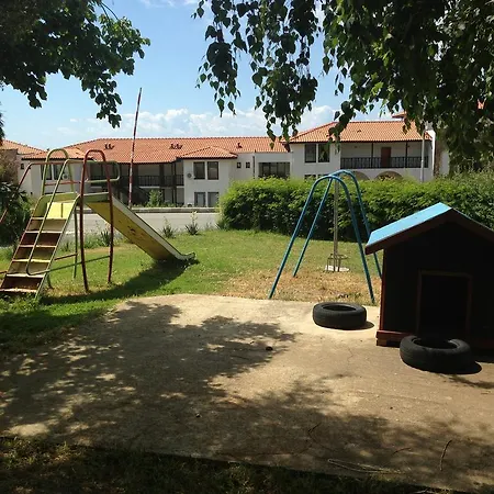 بيت ضيافة Yanis