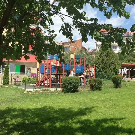 بيت ضيافة Yanis 2*
